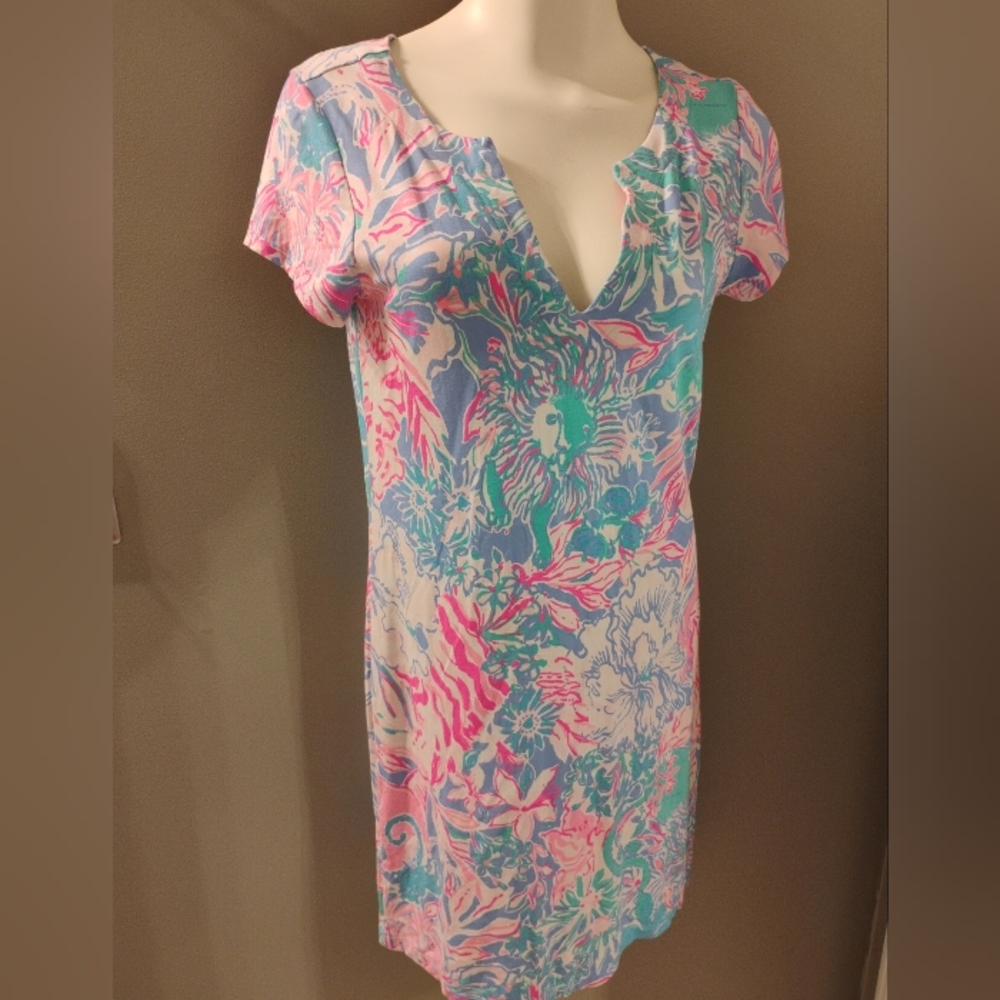 Women's Lilly Pulitzer Size Small KneeLength Split V-neck Short Sleeve Dress